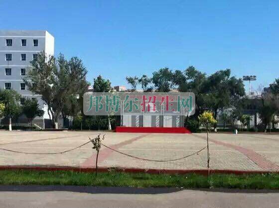 新疆財經大學商務學院網站網址