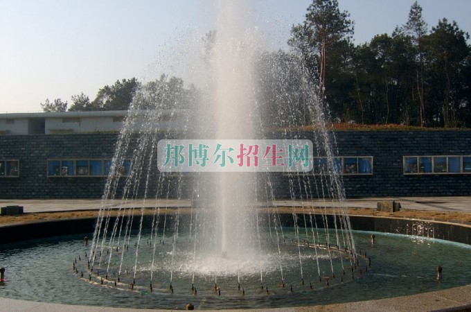 江西農(nóng)業(yè)大學(xué)南昌商學(xué)院招生辦聯(lián)系電話(huà)