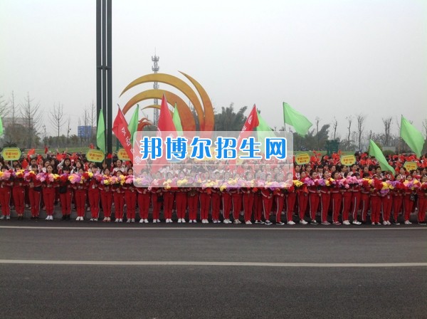 四川省宜賓市南溪區(qū)職業(yè)高級中學(xué)校學(xué)前教育齊拉練，共踏春風(fēng)迎春景