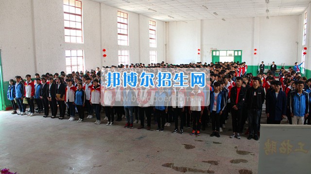 馨知心集團(tuán)、云南動高鐵普鐵公司、上海大眾等多家單位在我校舉辦招聘會