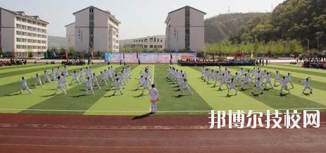 平?jīng)鰴C(jī)電工程學(xué)校2020年學(xué)費(fèi)、收費(fèi)多少