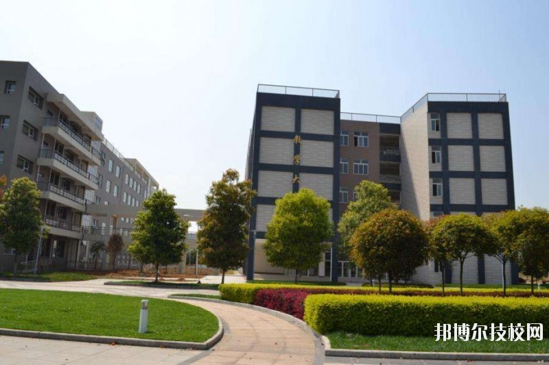 四川現(xiàn)代科技職業(yè)學(xué)校2020年招生辦聯(lián)系電話(huà)