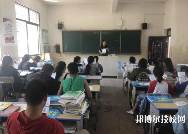 安順機(jī)械工業(yè)學(xué)校2020年報(bào)名條件、招生要求、招生對象