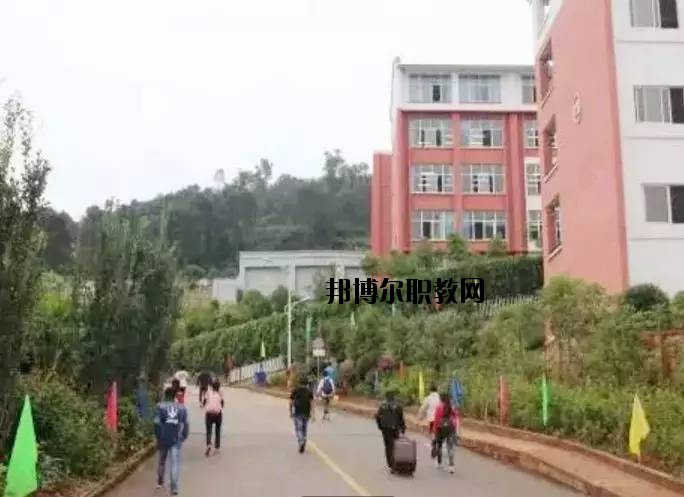 祿勸職業(yè)高級(jí)中學(xué)2020年招生辦聯(lián)系電話(huà)