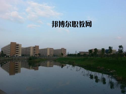 內(nèi)江鐵路機(jī)械學(xué)校2020年報(bào)名條件、招生要求、招生對(duì)象