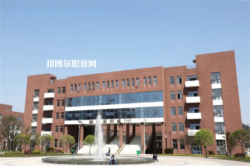 重慶機電工業(yè)學(xué)校2022年學(xué)費、收費多少 