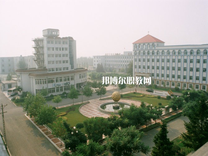 重慶市紡織技工學(xué)校2022年學(xué)費、收費多少 