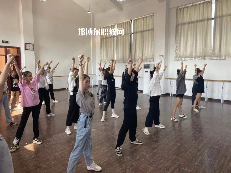 無錫文化藝術(shù)學(xué)校2022年報名條件、招生要求、招生對象