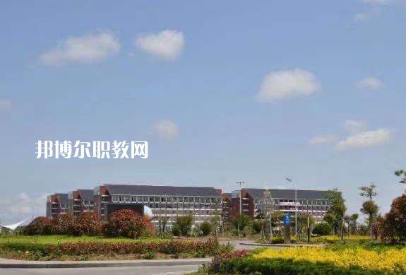 龍陵縣職業(yè)高級中學2022年報名條件、招生要求、招生對象