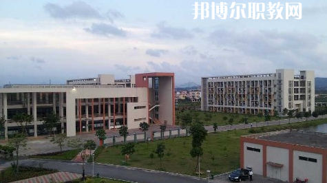 獨(dú)山中等職業(yè)學(xué)校2022年學(xué)費(fèi)、收費(fèi)多少