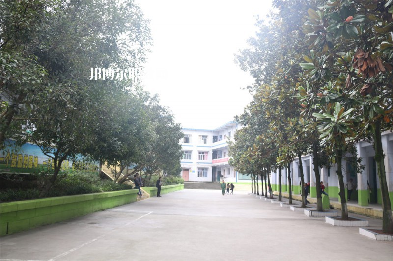 云南司法學(xué)校2022年學(xué)費(fèi)、收費(fèi)多少