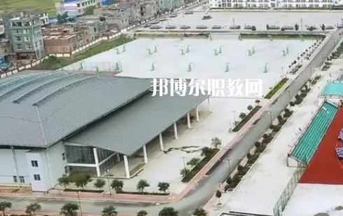 紫云苗族布依族自治民族職業(yè)技術中學2022年報名條件、招生要求、招生對象