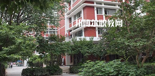 濟(jì)南應(yīng)用技術(shù)職業(yè)中等專業(yè)學(xué)校地址在哪里，哪個(gè)地區(qū)，哪個(gè)城市?