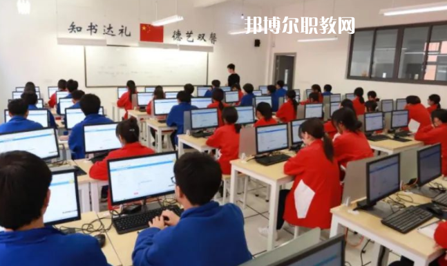 寧波市東坤職業(yè)高級(jí)中學(xué)地址在哪里，哪個(gè)地區(qū)，哪個(gè)城市?