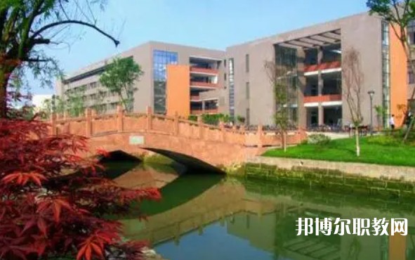 2024桂林市藝術(shù)學(xué)校招生計(jì)劃 招生人數(shù)是多少(附要求、條件、對(duì)象)
