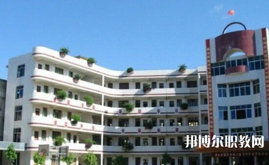 2024玉林市龍池職業(yè)技術(shù)學(xué)校招生計(jì)劃 招生人數(shù)是多少(附要求、條件、對(duì)象)