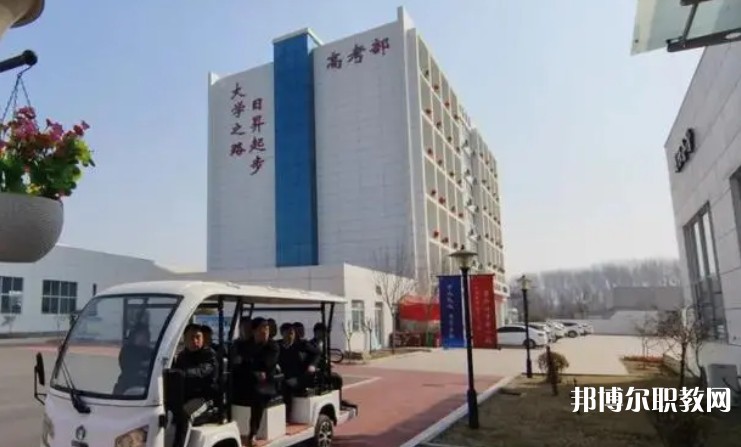 萊蕪航空中等專(zhuān)業(yè)學(xué)校網(wǎng)站網(wǎng)址主頁(yè)