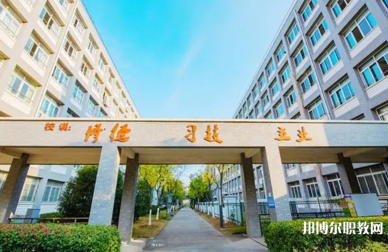 2024青島西海岸新區(qū)職業(yè)中等專業(yè)學(xué)校招生計劃 招生人數(shù)是多少(附要求、條件、對象)